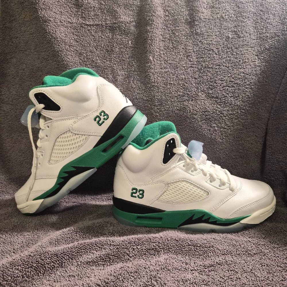 AUTHENTIC NEW JORDAN 5 RETRO LUCKY GREEN